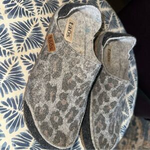 TAOS Clog Slippers Womens 42 US 11 Gray Leopard Pattern Wool Convertible GUC